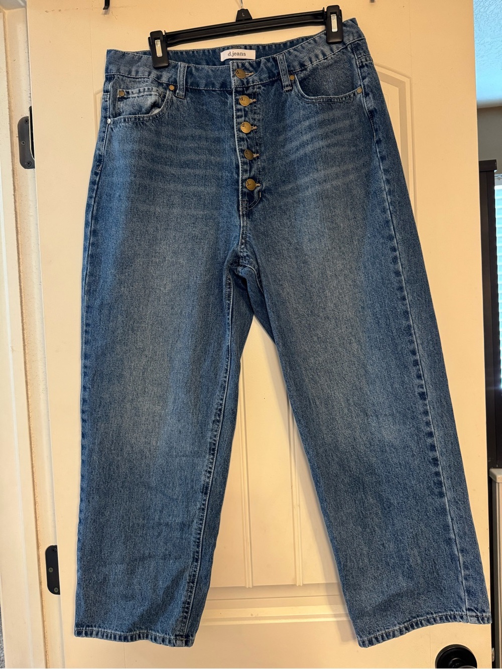 d. jeans women’s Straight-Leg Button-Fly Jeans in Medium Blue